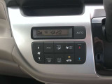 オートエアコン装備。温度設定だけで快適な車内に!