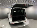 トランク容量は同一他社車両より広く、旅行やゴルフ等様々な場面で役立ちます。