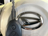 【キーレス】少し離れた場所からでもボタン一つでドアの開錠・施錠ができるのでとっても便利!ドアの鍵穴周りに傷をつけることもありません♪