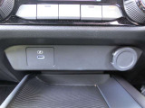 USB差し込みとシガレット電源が並んでいます