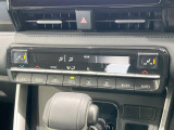 【左右独立型フルオートエアコン】運転席と助手席でそれぞれお好みの温度に設定可能。同乗者にも配慮した、快適な空調をお届け致します。
