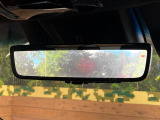 【デジタルインナーミラー】後席の大きな荷物や同乗者で後方が確認しづらい時でも安心!カメラが撮影した車両後方の映像をルームミラー内に表示。クリアな視界で状況の確認が可能です!