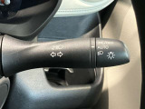 車外の明るさに応じでライトを点灯、消灯してくれるオートライト機能です☆お天気の良い昼間のトンネル走行などオートにしてると便利で安心です☆エンジン停止時にライトの消し忘れも無くなります☆