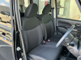 運転席もゆったりとお座り頂けます。