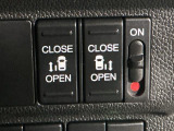 【両側パワースライドドア】両側がパワースライドドアになっており、運転席のスイッチやスマートキーでも開閉が可能です!開口部も広いので乗り降りも楽々♪