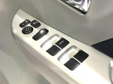 【電動格納ミラー】サイドミラーは電動格納式となっており、狭い駐車場でもキズがつくリスクを抑えられます。