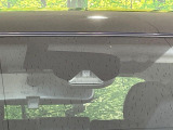 【エマージェンシーブレーキ】走行中に前方の車両等を認識し、衝突しそうな時は警報とブレーキで衝突回避と被害軽減をアシスト。より安全にドライブをお楽しみいただけます。