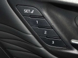 運転席のパワーシートは3名様分までメモリー機能付きです。