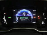 各操作スイッチは使いやすい位置に配置され、とっても見やすいメーターです。夜間時はラグジュアリーな気分にさせてくれる照明が魅力ですので、夜のドライブも楽しみになりますよ♪