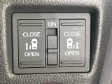 【両側パワースライドドア】スマートキーや運転席のスイッチで後席両側スライドドアの開閉が可能♪電動だから力を入れてドアを開ける必要が無く、小さなお子様でも簡単に開け閉めでき快適です♪