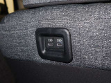 充電用USB端子付き。スマートフォンなどの充電に便利です。