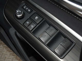 電動格納式ドアミラー・パワーウインドウを装備しています。