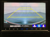バックでの車庫入れも安心です! リアカメラが付いているバックモニター付のナビを装備しております。操作線もついており距離感も画面から確認できます。
