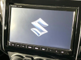 【メーカー純正ナビ】インテリアに溶け込むスタイリッシュな「専用設計」メーカーナビを装備♪視認性や操作性など基本性能にも優れ、より上質なカーライフをお楽しみいただけます。
