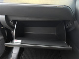 【グローブボックス】大容量のグローブボックスです!!車検証ケース他、日頃使う小物類の収納スペースもたくさんあります!