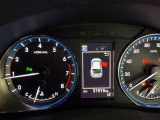 視認性に優れたメーターを採用しており、走行中でも車速や情報が分かりやすく表示されます。運転時の視線移動をむりのない範囲に抑え、快適で安心感のあるドライブをサポートします。