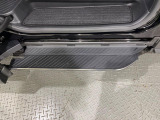 【電動サイドステップ】車高の高いお車でも、これがあれば小さいお子様の乗り降りも楽々♪スライドドアと連動して作動する為、煩わしい操作は不要です!