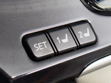 使いやすさや安全性を追求したステアリング周り!高級車ゆえにスイッチ類が多いのも特徴ですね!考え尽くされた配置ですぐに使いこなす事が出来ますのでご安心下さい!是非、体感してみて下さい!!