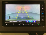 バックでの車庫入れも安心です!リアカメラが付いているバックモニター付のナビを装備しております。操作線もついており距離感も画面から確認できます。