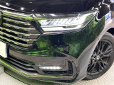 【LEDヘッドライト】悪天候や夜間走行時も良好な視界を確保し安心して運転できる高輝度LEDヘッドライトを装備!点灯速度が早く、消費電力も抑えられています。