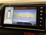 バックモニター付なので後退時に後方が見えるので安心。 車は構造上、死角がたくさんなので万が一を考えると必須ですね。 あくまで補助の為の装備、バックは目視で確認する事が重要ですよ。