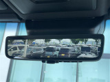 【デジタルインナーミラー(トヨタ)】車両後方カメラの映像をルームミラーに映すことが出来ます。 そのため、後席に人や荷物があって後方が見えづらい場合でもしっかり視界を確保することが出来ます。
