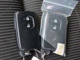 カギを取り出す手間がなく施錠開錠・エンジン始動ができる便利なスマートキーです!荷物で手がふさがっていたり、雨天時にも役立ちます☆