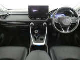 運転席・助手席を入れたインストルメントパネル全体画像です。