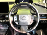 インテリアに合わせたデザインのステアリングは、運転される方のことも考え、運転しやすい形状、大きさです。是非一度、実際に触ってお確かめください。