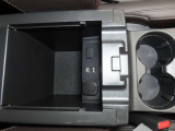 USBが2口ございますので、スマートフォンなどを充電することも可能です!遠出をするときは、特に充電は重宝しますよね☆