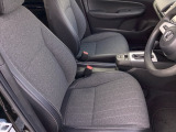 フロントシートです!!セパレートシートなのでお尻をしっかりホールド!!スポーティな運転にも最適です!!