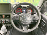 【純正革巻きステアリング】上質な革を使用することで、手にしっかり馴染みとても運転しやすいハンドルです♪