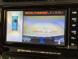 後方の見える安心をお届けするバックガイドモニター付:バックするときのアシストラインもあって楽々バック!車庫入れや縦列駐車をサポートし、苦手な駐車も安心です!今やもう手放せない装備ですネ♪