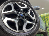 【純正18インチアルミホイール】外観にマッチした純正アルミホイールを装着しております。各種社外アルミホイールや、スタッドレスタイヤも取扱いしております。是非ご相談ください♪