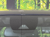 【トヨタセーフティセンス】走行中に前方の車両等を認識し、衝突しそうな時は警報とブレーキで衝突回避と被害軽減をアシスト。より安全にドライブをお楽しみいただけます。
