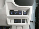オートマチックハイビームとは、先行車や対向車のライトを認識し、ハイビームとロービームを自動で切り替える機能です。夜道の視界を確保します。詳細は販売店スタッフまでおたずねください。