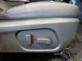 パワーシート搭載。微妙な調整が手軽にでき、ピッタリの最適なポジションで運転することが可能です。