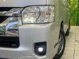 【LEDヘッドライト】悪天候や夜間走行時も良好な視界を確保し安心して運転できる高輝度LEDヘッドライトを装備!点灯速度が早く、消費電力も抑えられています。