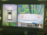 【アラウンドビューモニター】専用のカメラにより、上から見下ろしたような視点で360度クルマの周囲を確認することができます☆死角部分も確認しやすく、狭い場所での切り返しや駐車もスムーズに行えます。