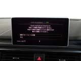 アップルカープレイやアンドロイドオート機能を利用して、アウディ車とお手持ちのスマートフォンを直接接続できる「アウディスマートフォンインターフェイス」が装備されております。
