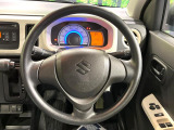 インテリアに合わせたデザインのステアリングは、運転される方のことも考え、運転しやすい形状、大きさです。是非一度、実際に触ってお確かめください。