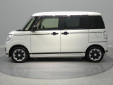 【便利なスライドドア】右側も乗り降りがしやすい設計です。限られた駐車スペースでもドアパンチの心配が少なく日々の使い勝手の良さが魅力の一台です。