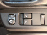 電動格納ミラーあり。駐車の時に便利です。パワーウインドウも付いてます。