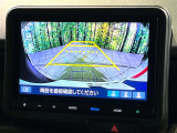 【バックカメラ】駐車時に後方がリアルタイム映像で確認できます。大型商業施設や立体駐車場での駐車時や、夜間のバック時に大活躍!運転スキルに関わらず、今や必須となった装備のひとつです!