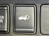 【パワーバックドア】スマートキーや運転席のボタンを押すだけでリアゲートが自動で開閉します!荷物を持っている時や、高い位置にあるバックドアを閉める際に便利な機能です♪