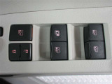 運転席側のパワーウィンドウスイッチです。全ての窓の開閉操作ができます。