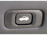 ボタン一つでトランクオープンが可能!車内から操作できる為、非常に便利な装備の一つとなります!