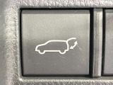 【パワーバックドア】スマートキーや運転席のボタンを押すだけでリアゲートが自動で開閉します!荷物を持っている時や、高い位置にあるバックドアを閉める際に便利な機能です♪