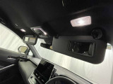 運転席・助手席にはバニティミラー付き♪身だしなみチェックできますよ(^^♪