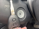 【キーレス】少し離れた場所からでもボタン一つでドアの開錠・施錠ができるのでとっても便利!ドアの鍵穴周りに傷をつけることもありません♪